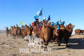 Хил дамнан цуурайтсан хоёр түмэн тэмээний баяраас...