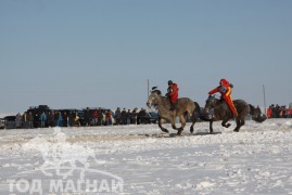 Сүхбаатар аймгийн аварга хүлэг шалгаруулах уралдаанд түрүүлж айрагдсан хурдан соёолонгууд