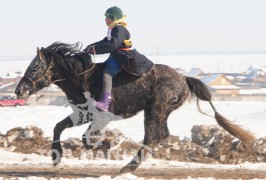 Айргийн дөрөвт хурдалсан Сэлэнгэ аймгийн Зүүнбүрэн сумын уугуул Отгонбатын хээр соёолон