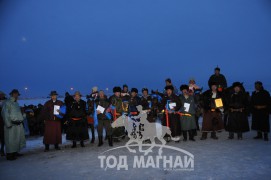 Бэлчирийн бүсийн уралдаанд түрүүлж айрагдсан хурдан хүлгүүдийн зураг