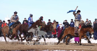 “Дүнжингаравын хурд-2013” хаврын бүсийн уралдаанд түрүүлж, айрагдсан хурдан азарганууд