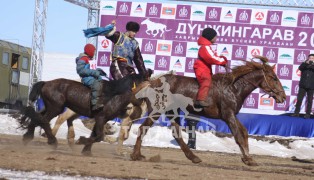 Төв аймгийн Баяндэлгэр сумын уяач Г.Дашзэвэг: Захиалгаар Б.Наранхүүгийн хээр азаргыг түрүүлгэсэн хүмүүсийг би шүүхэд өгнө