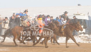 аман хүзүү МУ-ын Манлай уяач Билэгдэмбэрэлийн хээр, айргийн гурав Д.Мөнхтүвшингийн, айргийн дөрөв МУ-ын Тод манлай уяач Х.Бат-Эрдэнийн хээр