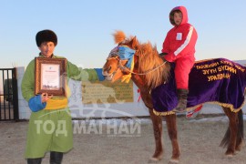 айргийн дөрөвт хурдалсан Амарсанаагийн зээрд азарга