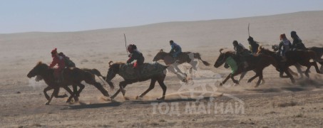 Дундговьчууд гурван насны түрүүгээ алдсангүй