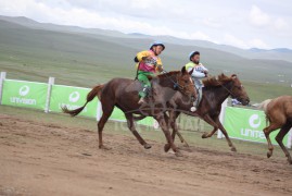 Эрлийз дунд насанд Монгол Улсын Ерөнхийлөгч Цахиагийн Элбэгдоржийн хээр үрээ түрүүллээ