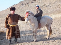 “Тулга-Алтай” компанийн захирал, Аймгийн Алдарт уяач Л.Батжаргал:”Алдарт цолоо хоёр айргаар мялаасан баруун бүсийн даншиг наадам хамгийн дурсамжтай нь”