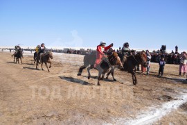 Дорнод аймгийн морин спорт уяачдын холбооны 15 жилийн ойн уралдаанд түрүүлж айрагдсан их насны морьд