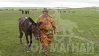 АХ-ын 90 жилийн ойн хязаалангын айргийн гуравт хурдалсан хээр буурал үрээ