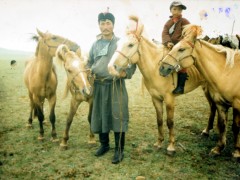 Аймгийн Алдарт уяач Г.Хаянхярваа: Хонгор халзан морь маань 20 хүртлээ уралдсан