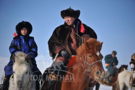 НМСУХ-н.ы дэд тэргүүн, аймгийн Алдарт уяач Д.Очирсүрэн: Өвөөгийнхөө хусуурыг морины хөлсөнд дэвтээхсэн гэж хүссэнээ биелүүлэхээр уяач болсон