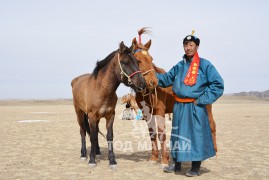 Аймгийн Алдарт уяач Г.Амартүвшин: Одоо ч Улсын хошой аварга малчны туузыг нь хараад аав, ээжээрээ бахархдаг