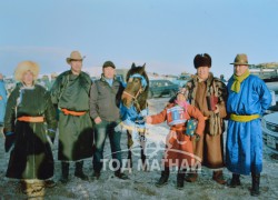 Цолмон халтар аймгийн төвийн бүсийн уралдаанд түрүүлээд байгаа нь - 2015 он