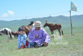 Аймгийн Алдарт уяач Н.Мөнхбат: Олноороо хүрээлүүлсэн наадам сайхан