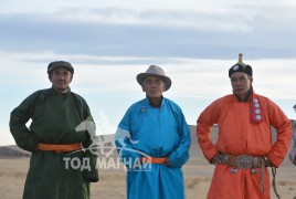 Аймгийн Алдарт уяач Н.Отгонбаяр: Уралдаан олон байсан бол аав маань улсын Алдартаа байг гэхэд аймгийн цолтон болчих байлаа