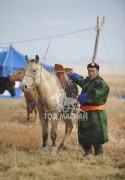 Аймгийн Алдарт уяач Л.Энхбаатар: 1995 онд зээрд азаргаа улсад долоогоор оруулсан ч будилаад бариагүй