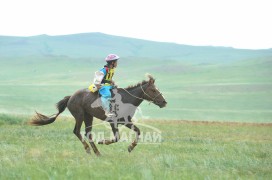 МУ-ЫН АЛДАРТ УЯАЧ Б.БҮРЭНТӨР: МИНИЙ ХҮРЭН АЗАРГА ХӨНГӨН ЯСТАЙ, ЗЭЭРЭН ХЭЛБЭРИЙН АДУУ