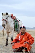 Аймгийн Алдарт уяач М.Хасаг: Миний морьд гараанаас гардаг, тасардаг, тэгээд ганцаараа ирдэг байсан