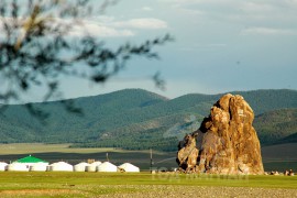 Арын сайхан хангайгаар аялахуй